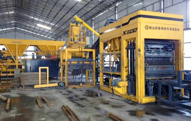 混凝土砌(qi)塊磚機變頻器(qì)調頻振動的優(you)點