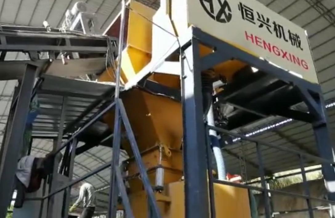 免蒸(zheng)加氣塊設備 免(mian)蒸加氣磚生産(chan)線現場視頻